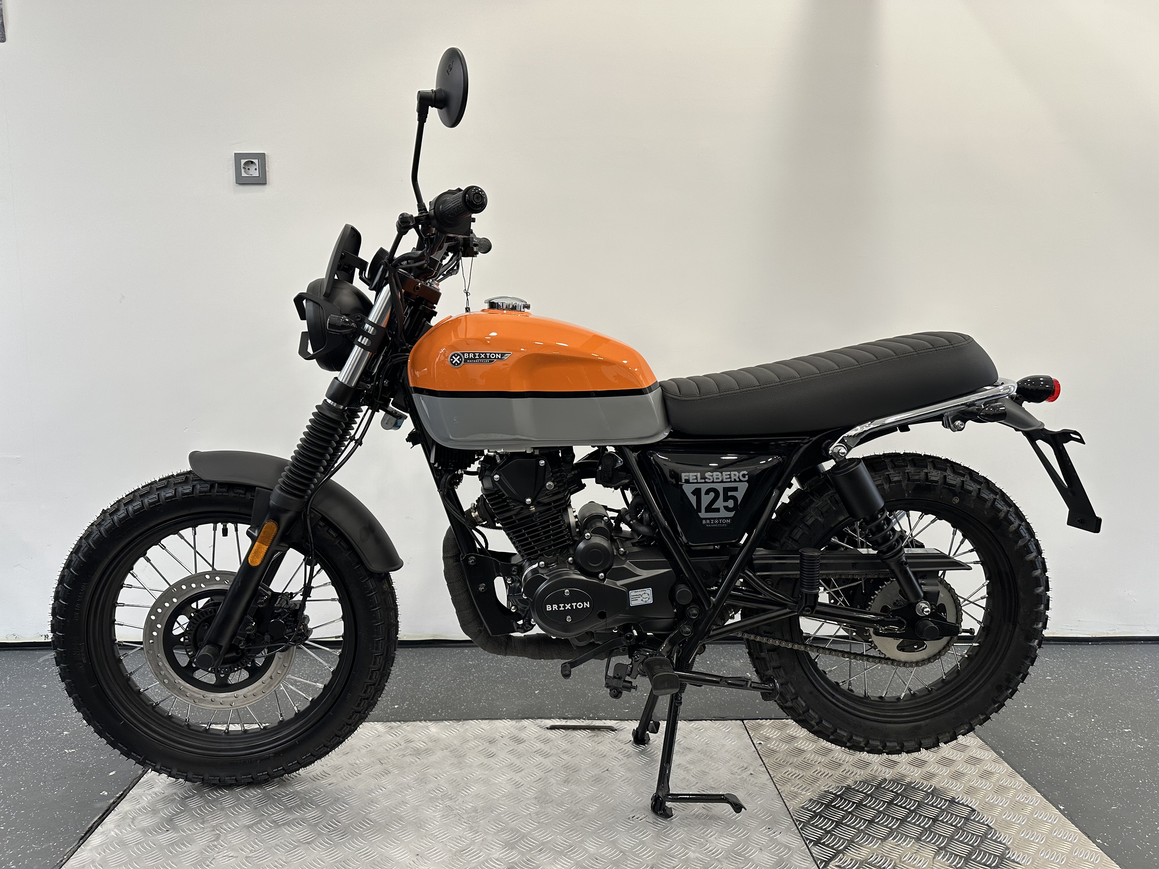 Brixton Felsberg 125 - vozen z kodo 125 - A1 izpit
